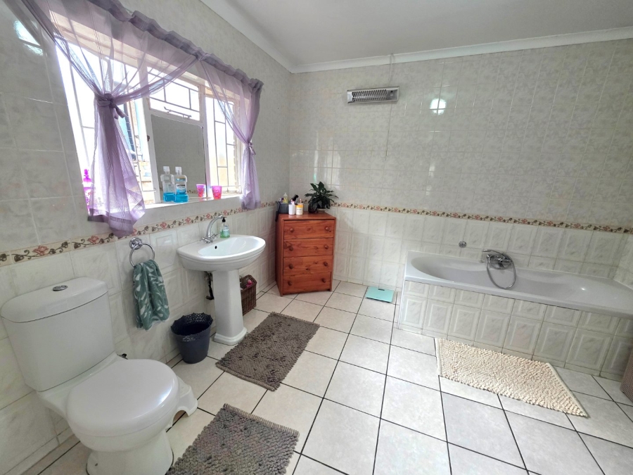 4 Bedroom Property for Sale in La Provance Free State